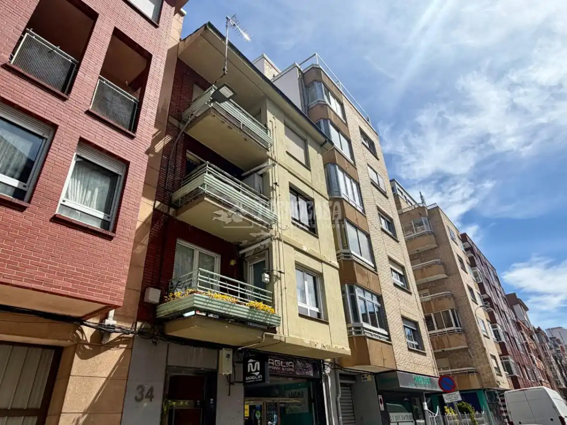Piso en venta en C. las Campanillas, Las Eras de Renueva, León Capital