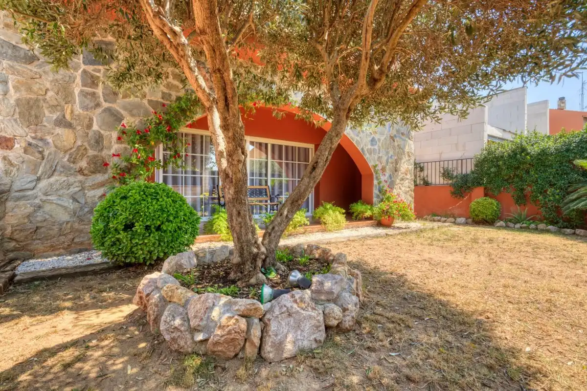 Garden of Houses for sale in Llers  with Air Conditioner, Heating and Private garden