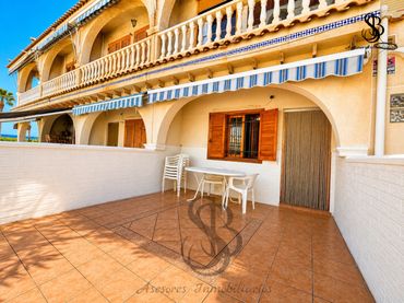 Casa aparellada amb balcó en venda a Carrer del Cadafal 18