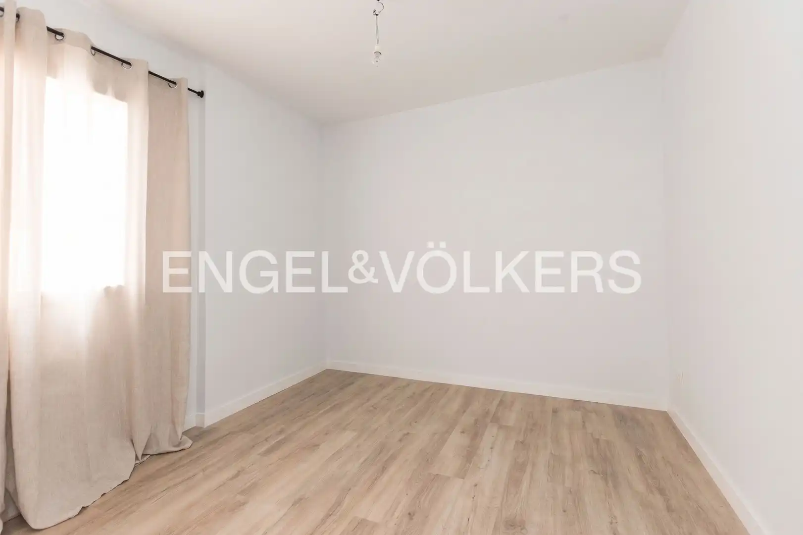 Bedroom of Flat for sale in Madrid  with Air Conditioner, Heating and Parquet flooring