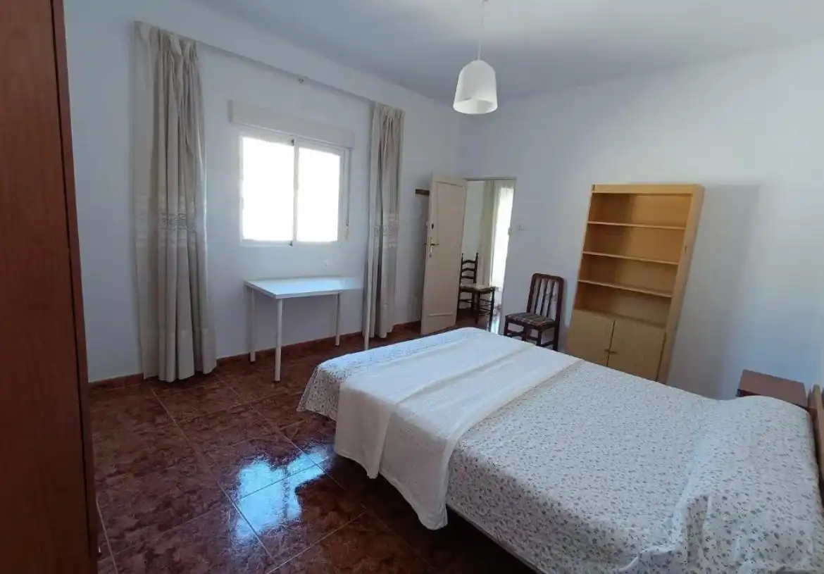 Habitación de Piso de alquiler en Granada con Amueblado y Balcón