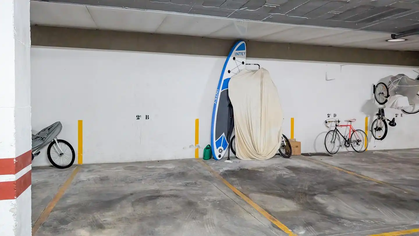 Parkplatz von Wohnung zum Verkauf in Santa Pola mit Klimaanlage, Terrasse und Schwimmbad