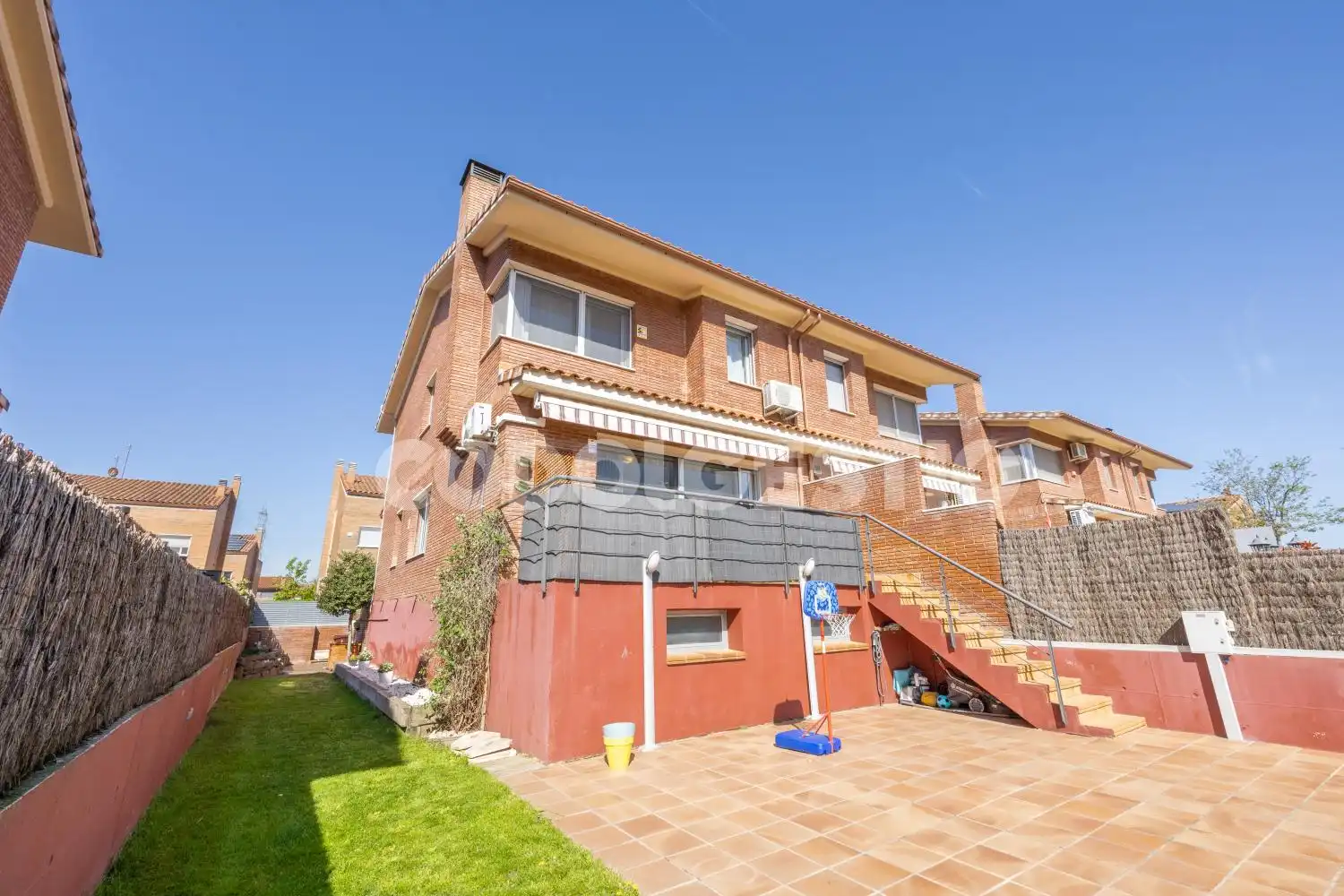 Außenansicht von Haus oder Chalet zum Verkauf in Vic