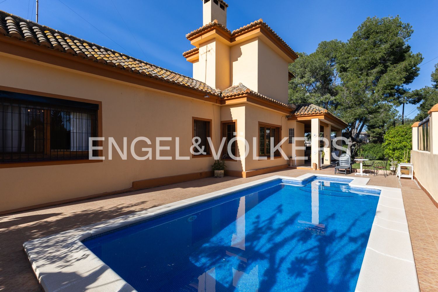 Vista exterior de Casa o chalet en venta en Paterna con Aire acondicionado, Calefacción y Jardín privado