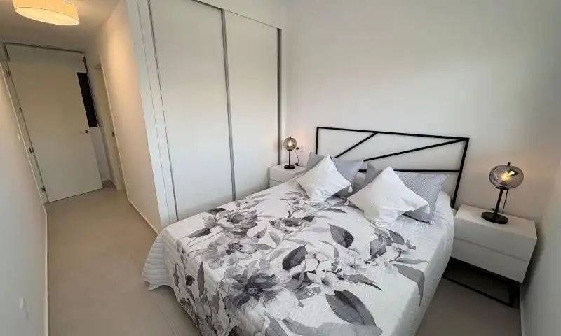 Dormitori de Apartament en venda en Orihuela amb Jardí privat, Piscina i Moblat