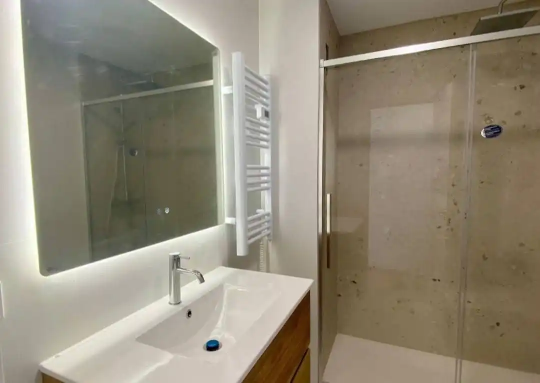 Baño de Piso de alquiler en Valencia con Aire acondicionado, Lavadora y Balcón