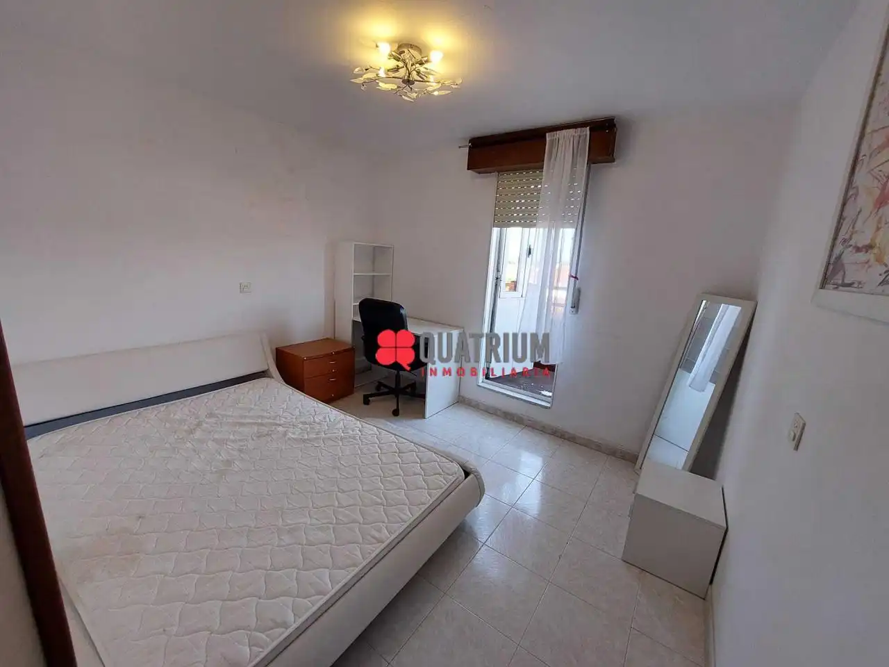 Dormitori de Dúplex de lloguer en Santiago de Compostela  amb Calefacció, Terrassa i Moblat