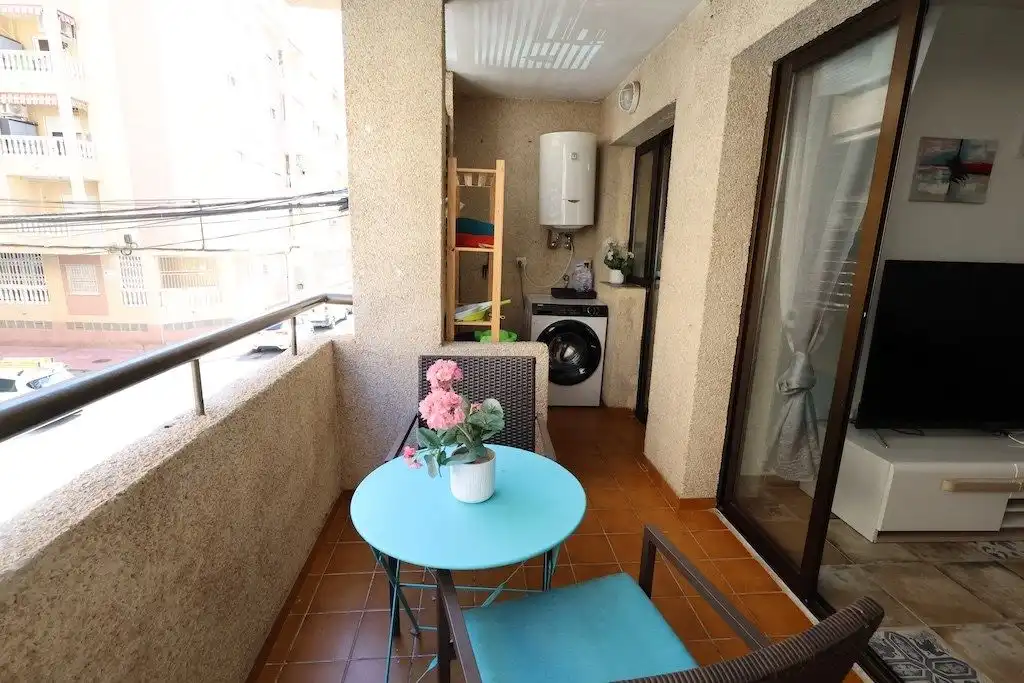 Terrassa de Apartament en venda en Torrevieja amb Terrassa i Piscina comunitària