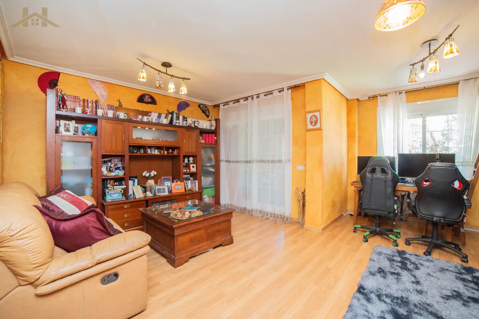 Sala d'estar de Casa adosada en venda en Valdemoro amb Calefacció, Jardí privat i Parquet