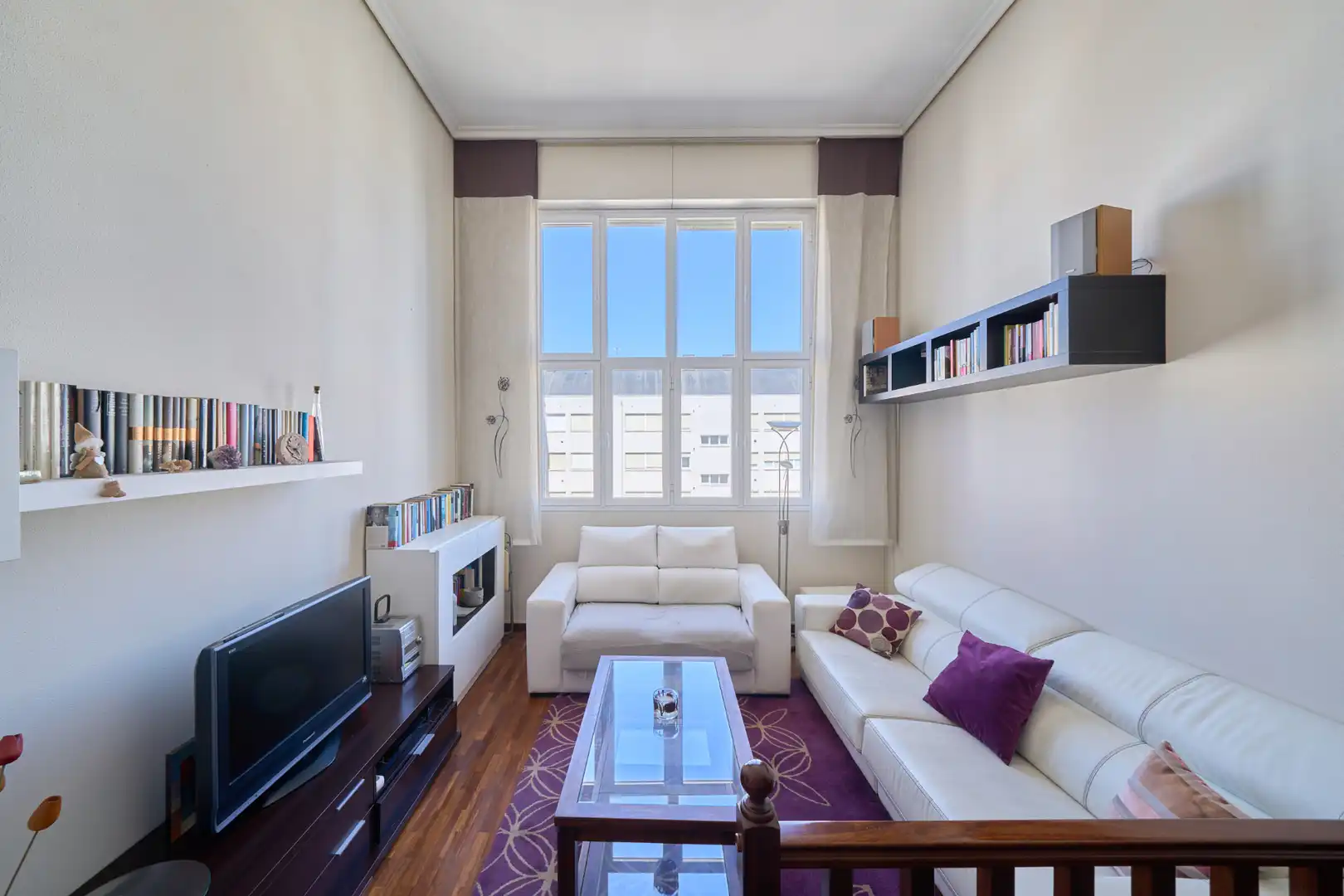 Sala de estar de Dúplex en venta en Vitoria - Gasteiz con Terraza, Trastero y Amueblado