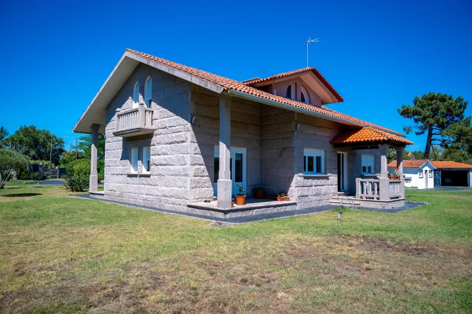 Vista exterior de Casa o chalet en venta en A Illa de Arousa  con Calefacción, Jardín privado y Terraza