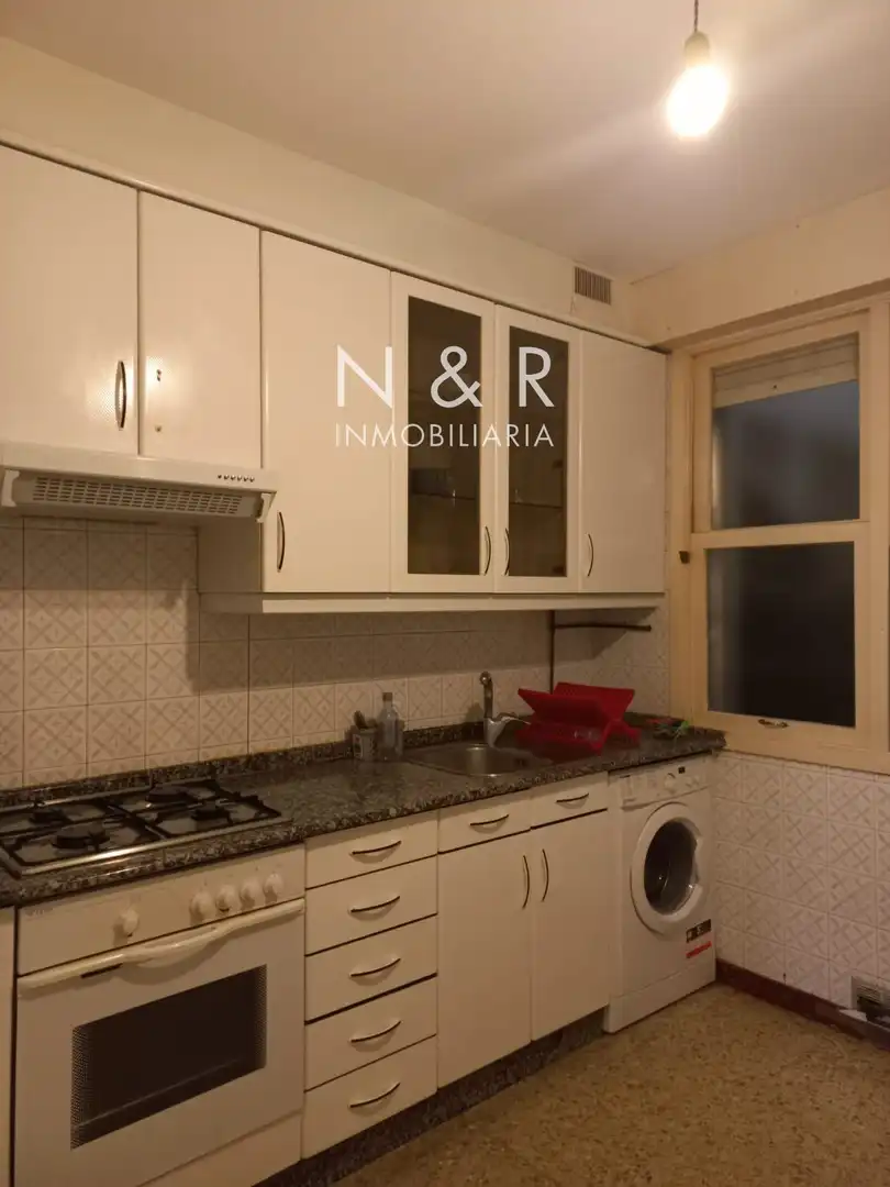 Cocina de Piso en venta en Santiago de Compostela  con Calefacción y Amueblado