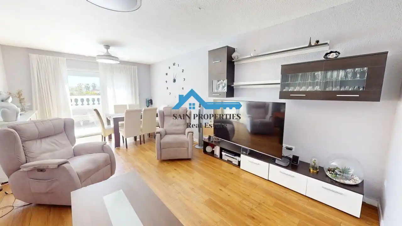 Casa aparellada amb terrassa en venda a Varadero, imagen 2