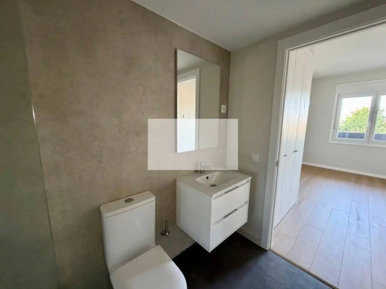 Bathroom of Flat for rent in Terrassa  with Air Conditioner, Heating and Parquet flooring