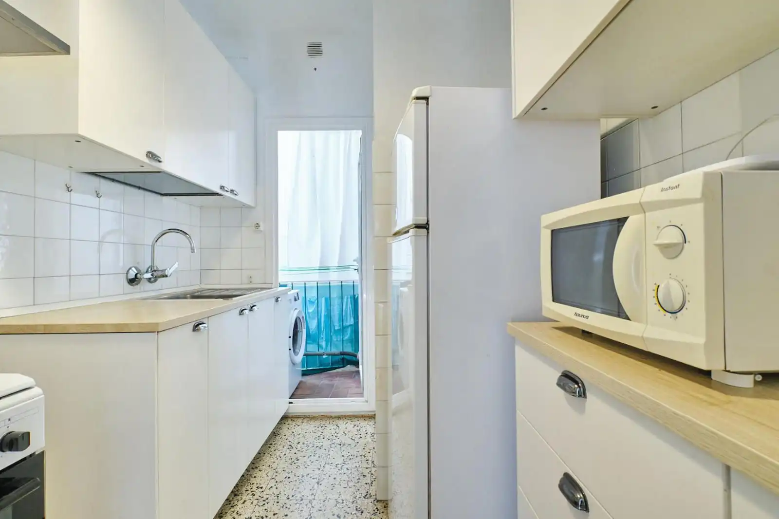 Kitchen of Flat for sale in Barcelona  with Air Conditioner, Washing machine and Microwave