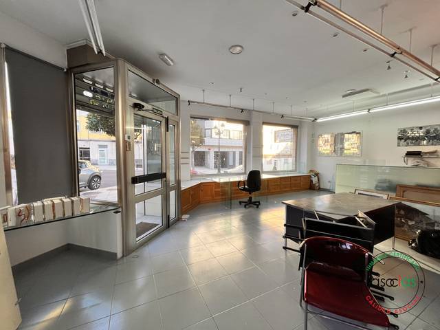 Local comercial en Venta en CL LOPE DE VEGA en Fozaneldi - Tenderina