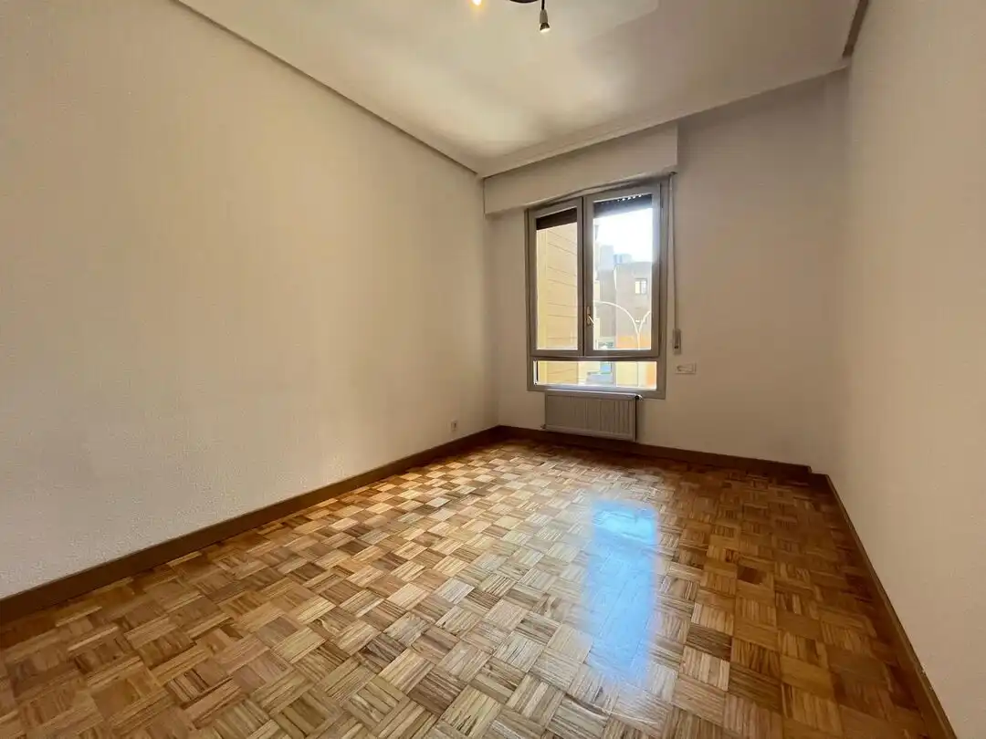 Schlafzimmer von Wohnung zum Verkauf in Barañáin / Barañain mit Heizung und Balkon