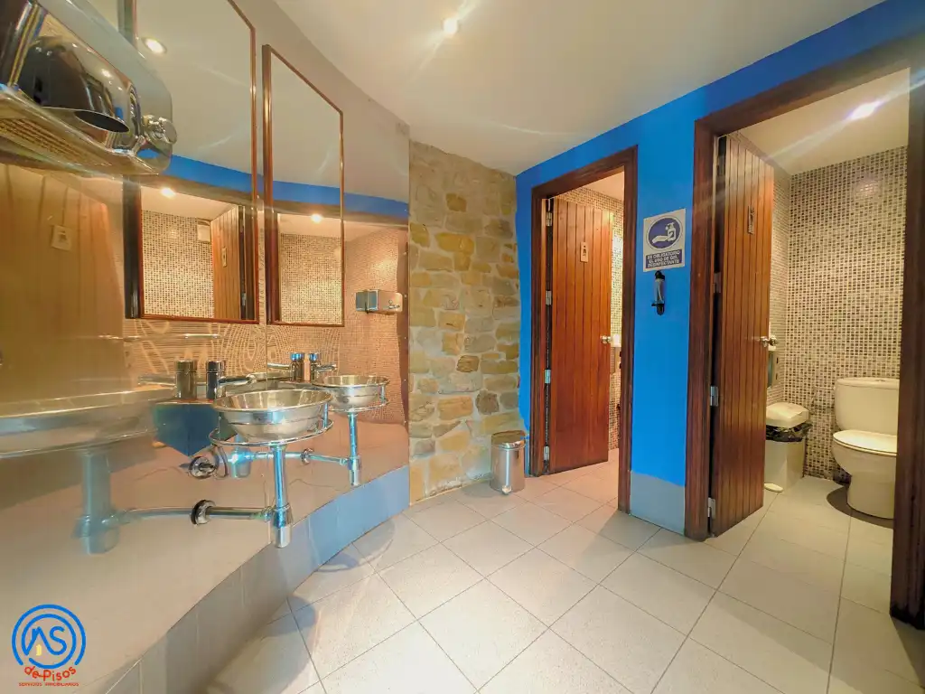 Bathroom of Houses for sale in Sos del Rey Católico  with Air Conditioner, Heating and Private garden