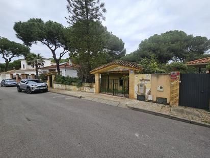 Exterior view of House or chalet for sale in Alcalá de Guadaira  with Private garden and Swimming Pool
