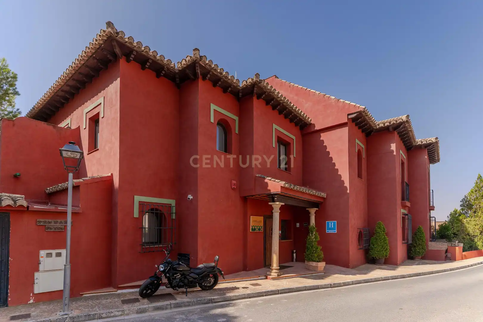 Vista exterior de Edificio en venta en Cenes de la Vega con Piscina comunitaria