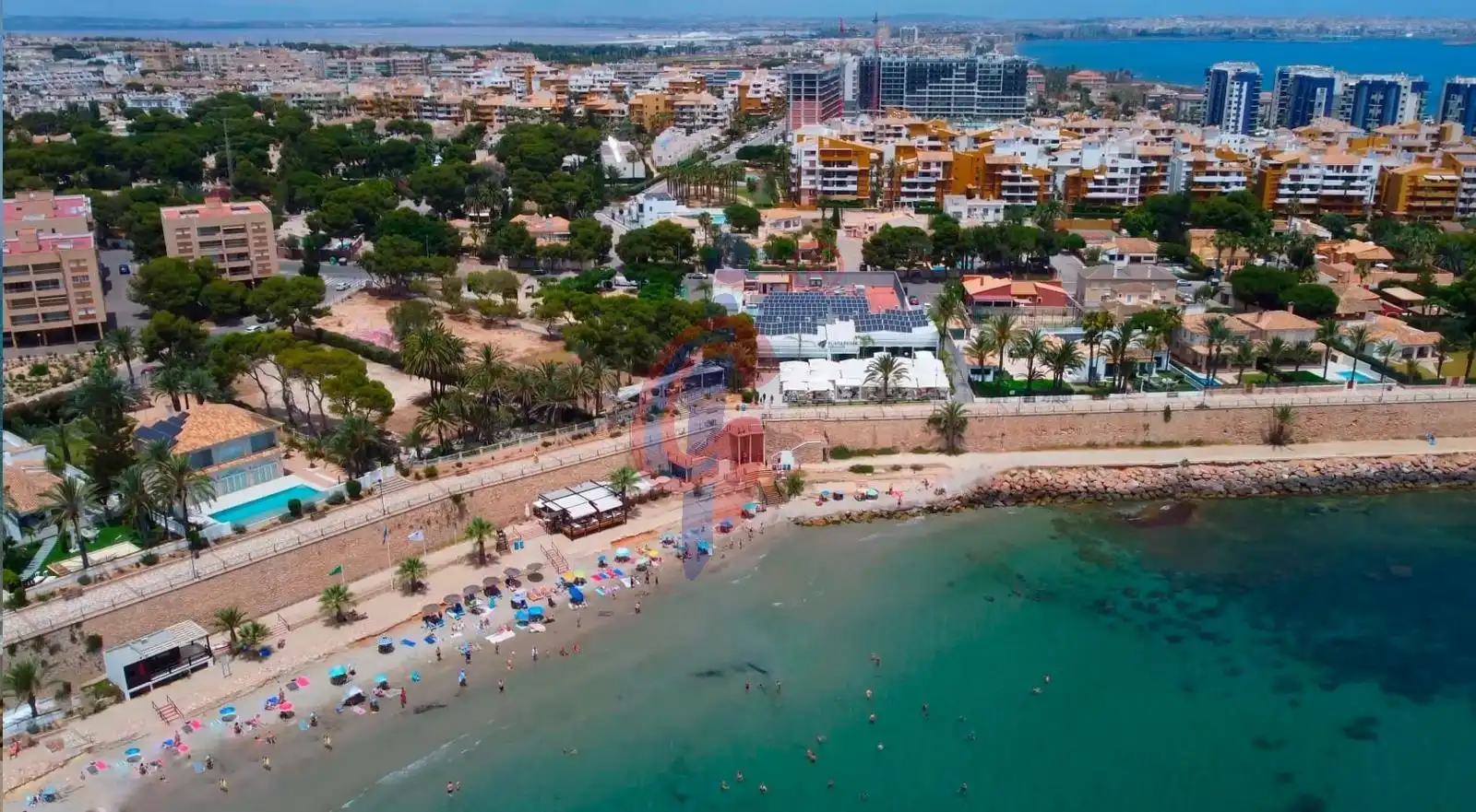 Vista exterior de Casa o xalet en venda en Orihuela amb Aire condicionat, Terrassa i Piscina