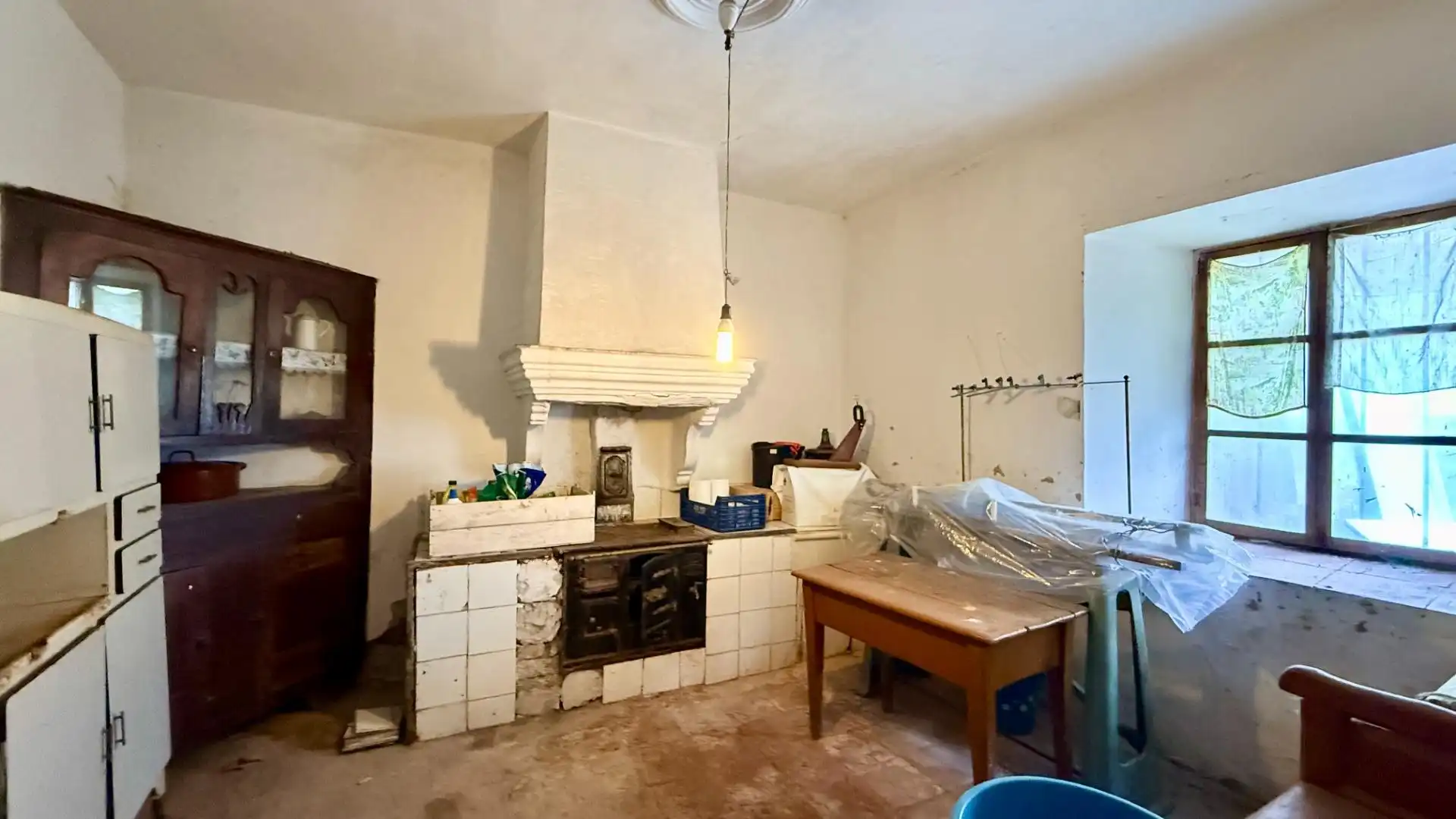 Cuina de Casa o xalet en venda en Olombrada amb Moblat i Balcó