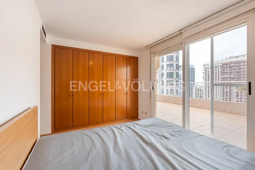 Dormitori de Àtic de lloguer en Valencia amb Aire condicionat, Calefacció i Parquet