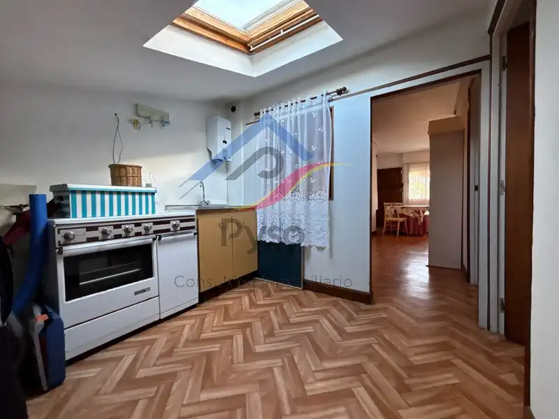 Cuina de Casa o xalet en venda en Piélagos amb Calefacció, Jardí privat i Parquet