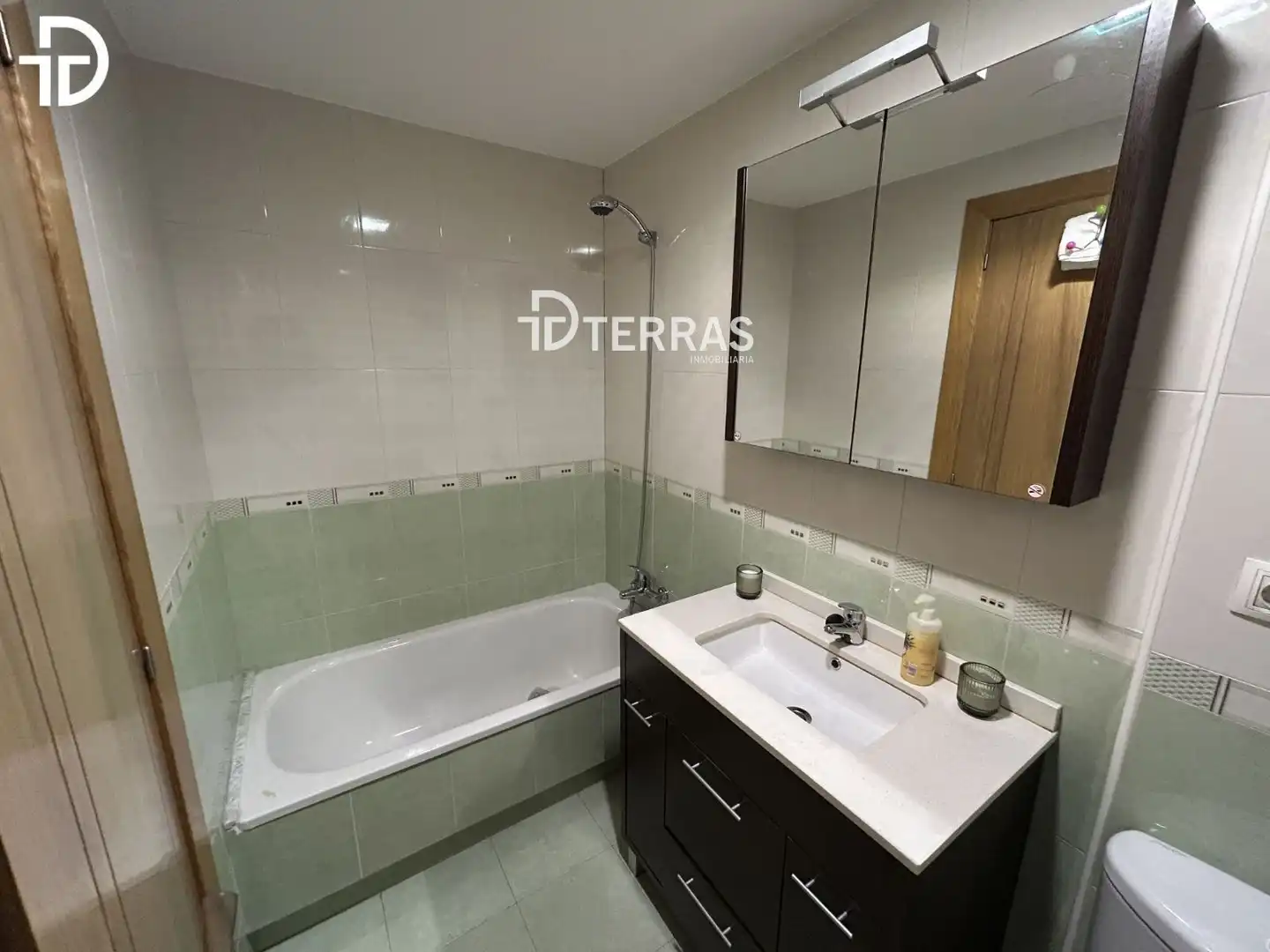 Baño de Piso en venta en Poio con Calefacción, Trastero y Amueblado