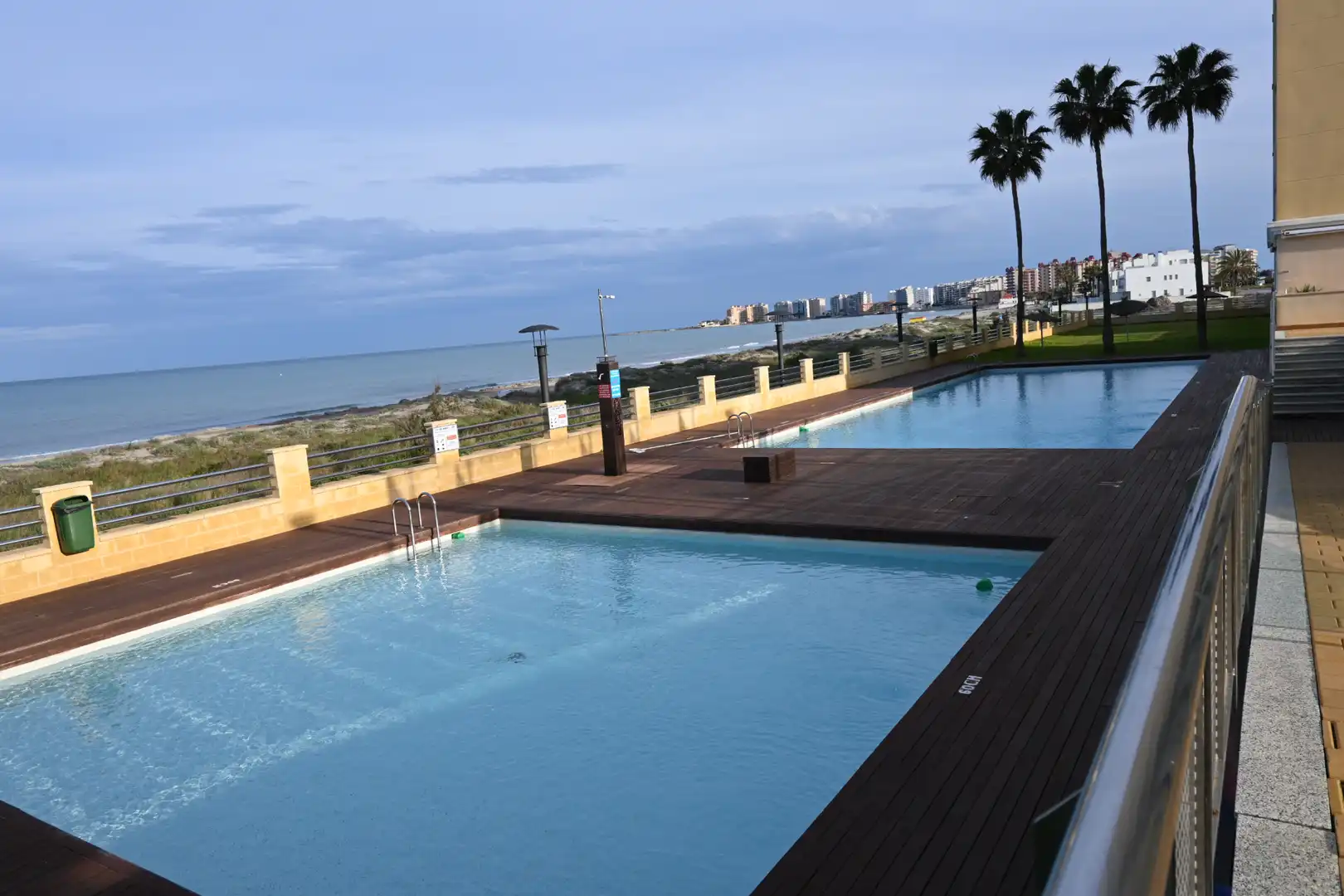 Piscina de Apartamento en venta en La Manga del Mar Menor con Aire acondicionado, Calefacción y Terraza