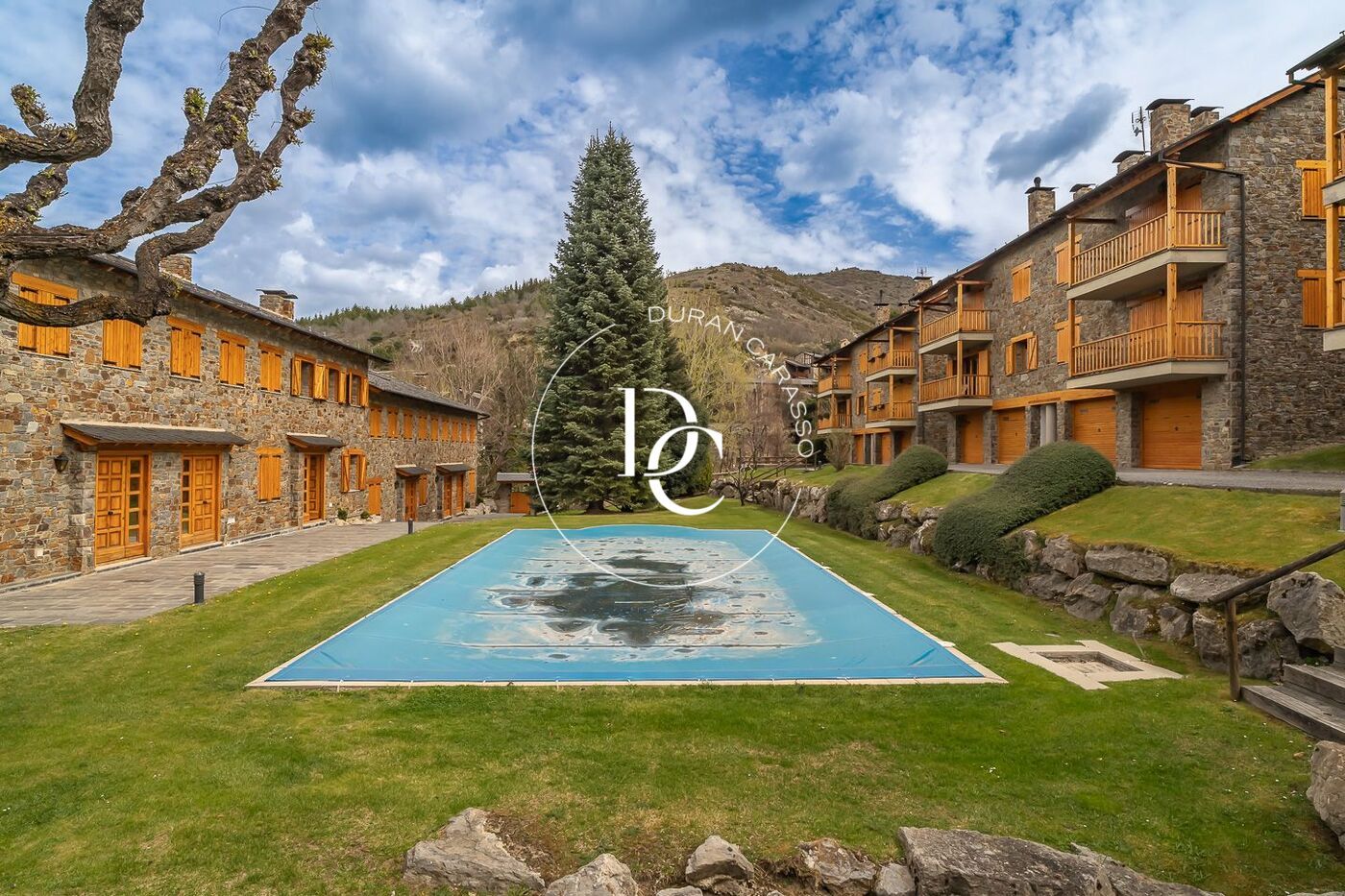 Vista exterior de Casa o xalet en venda en Fontanals de Cerdanya amb Calefacció, Jardí privat i Terrassa
