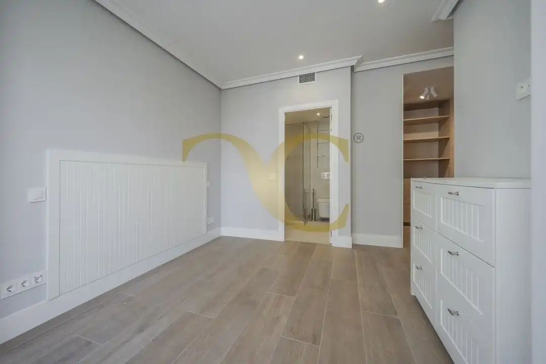 Wohnung zur Miete in Madrid mit Klimaanlage, Heizung und Privatgarten