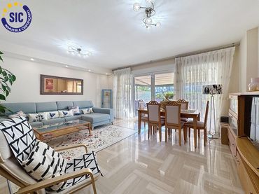 Adosado con balcón en venta en Calle OSCAR ESPLA D'