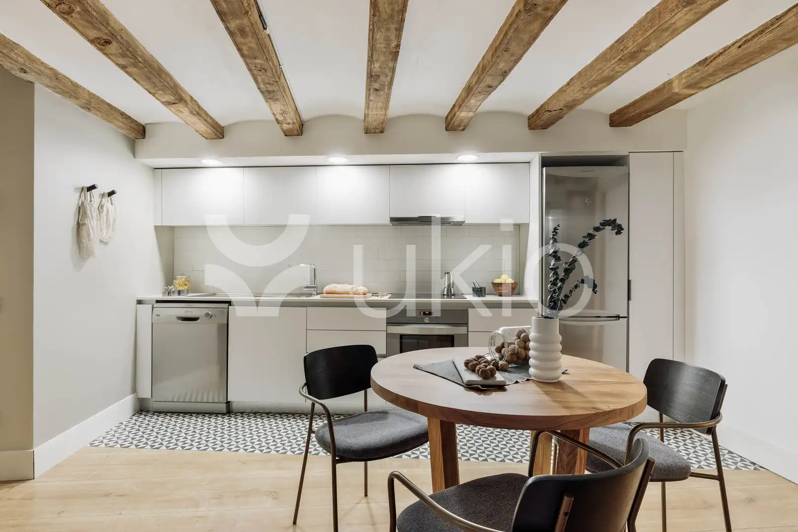 Cocina de Apartamento de alquiler en Barcelona con Aire acondicionado, Calefacción y Amueblado