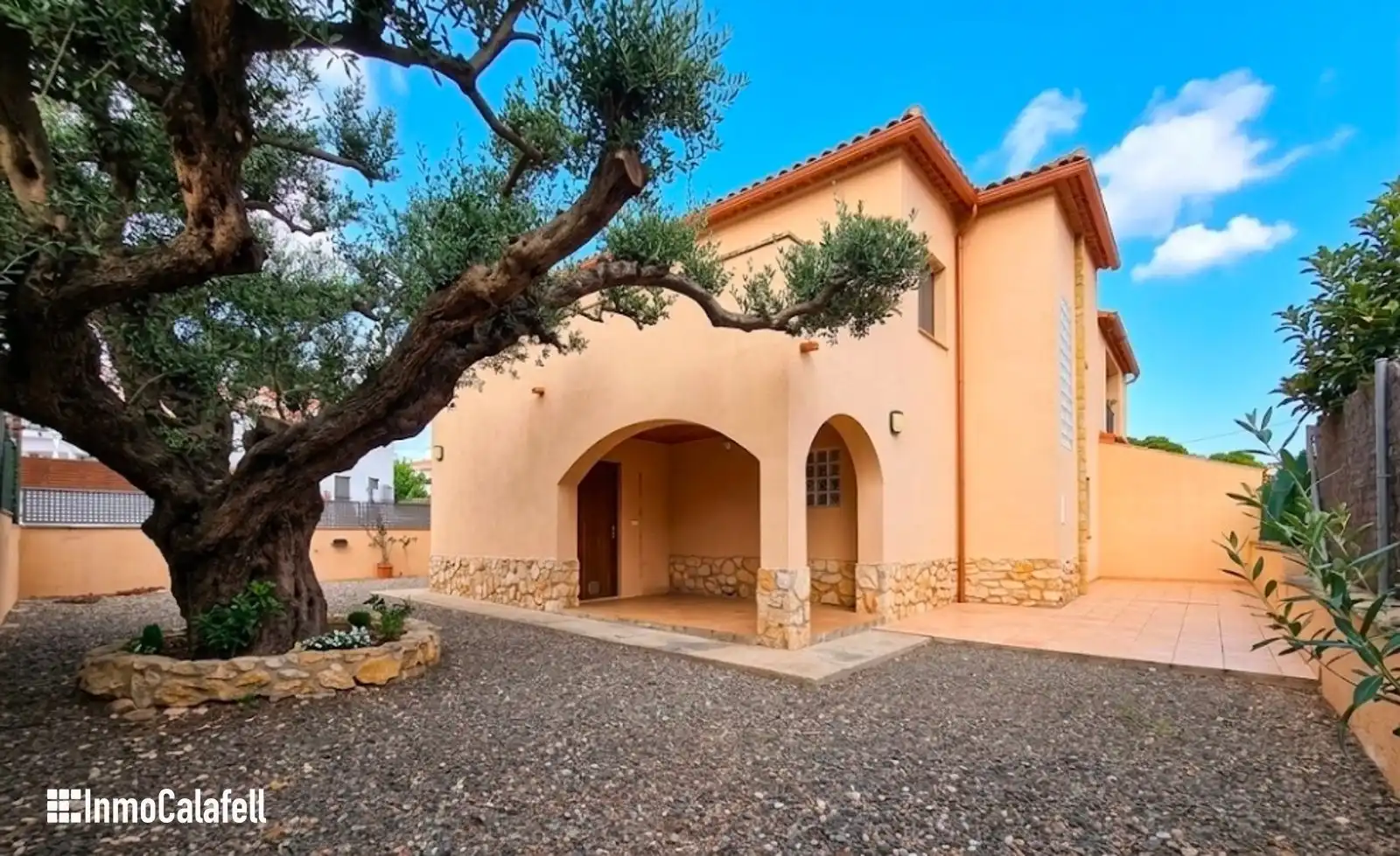 Semi-detached house with garden for sale in Figuera, imagen 2