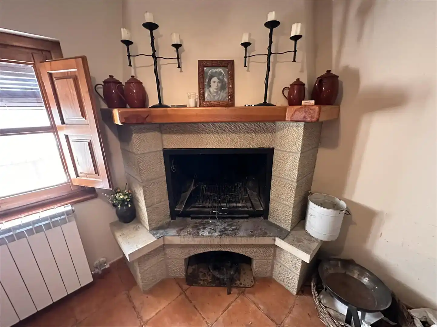 Sala d'estar de Finca rústica en venda en Uncastillo amb Parquet, Traster i Moblat