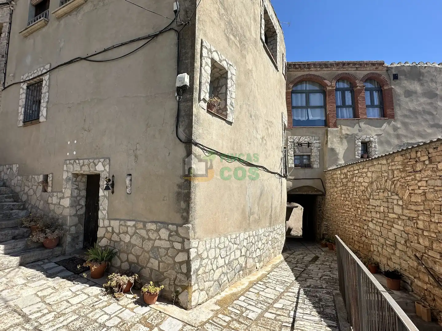 Exterior view of Houses for sale in Montmaneu