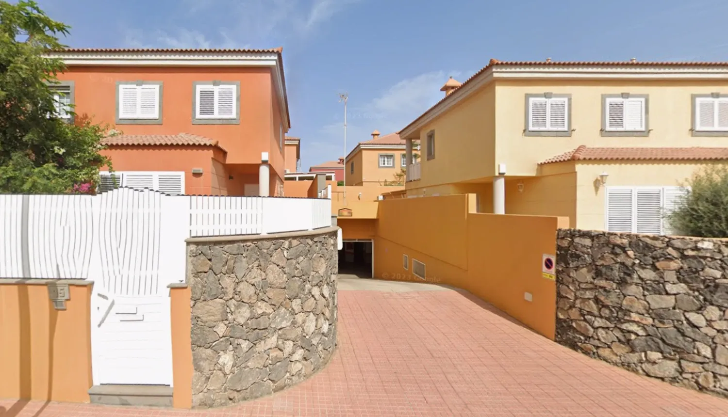 Vista exterior de Casa o xalet de lloguer en Telde amb Aire condicionat, Jardí privat i Terrassa