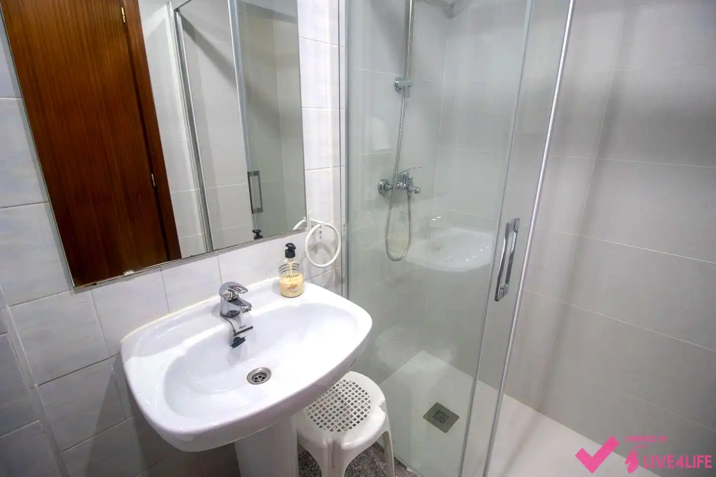 Bathroom of Flat for share in Valencia  with Air Conditioner and Furnished