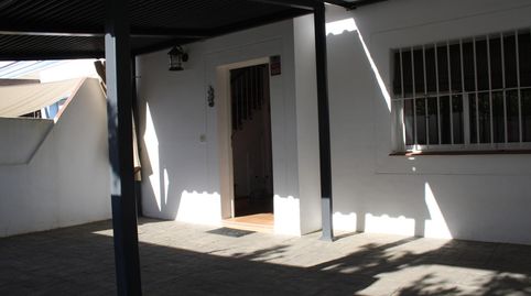 Foto 4 de Casa adosada en venta en Carrión de los Céspedes, Sevilla