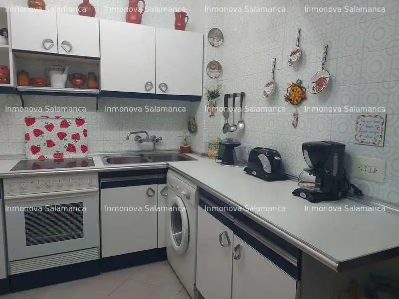 Cocina de Piso en venta en Salamanca con Calefacción y Balcón