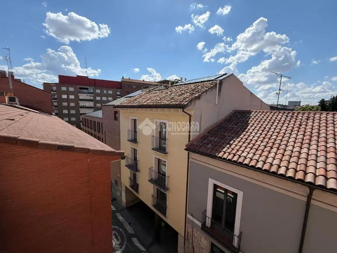 Vista exterior de Piso en venta en Valladolid con Calefacción y Terraza
