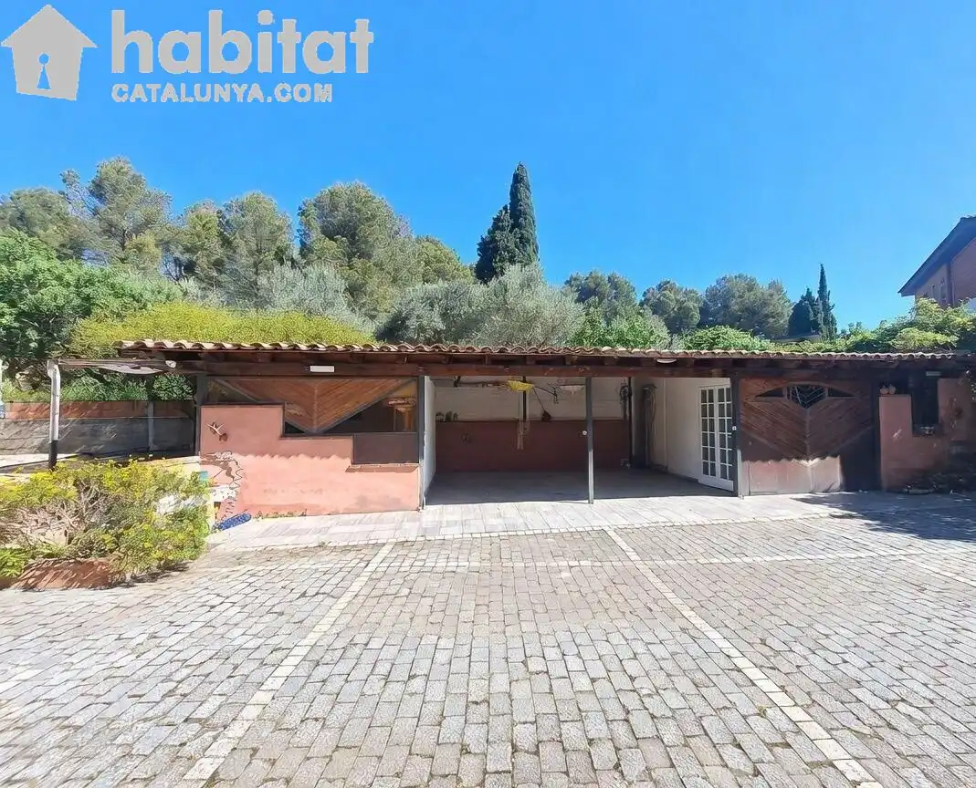 Vista exterior de Casa o chalet en venta en Sant Esteve Sesrovires con Aire acondicionado, Calefacción y Jardín privado