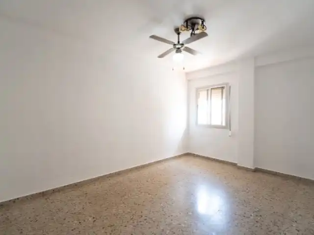 Bedroom of Flat for sale in Burjassot  with Private garden and Balcony