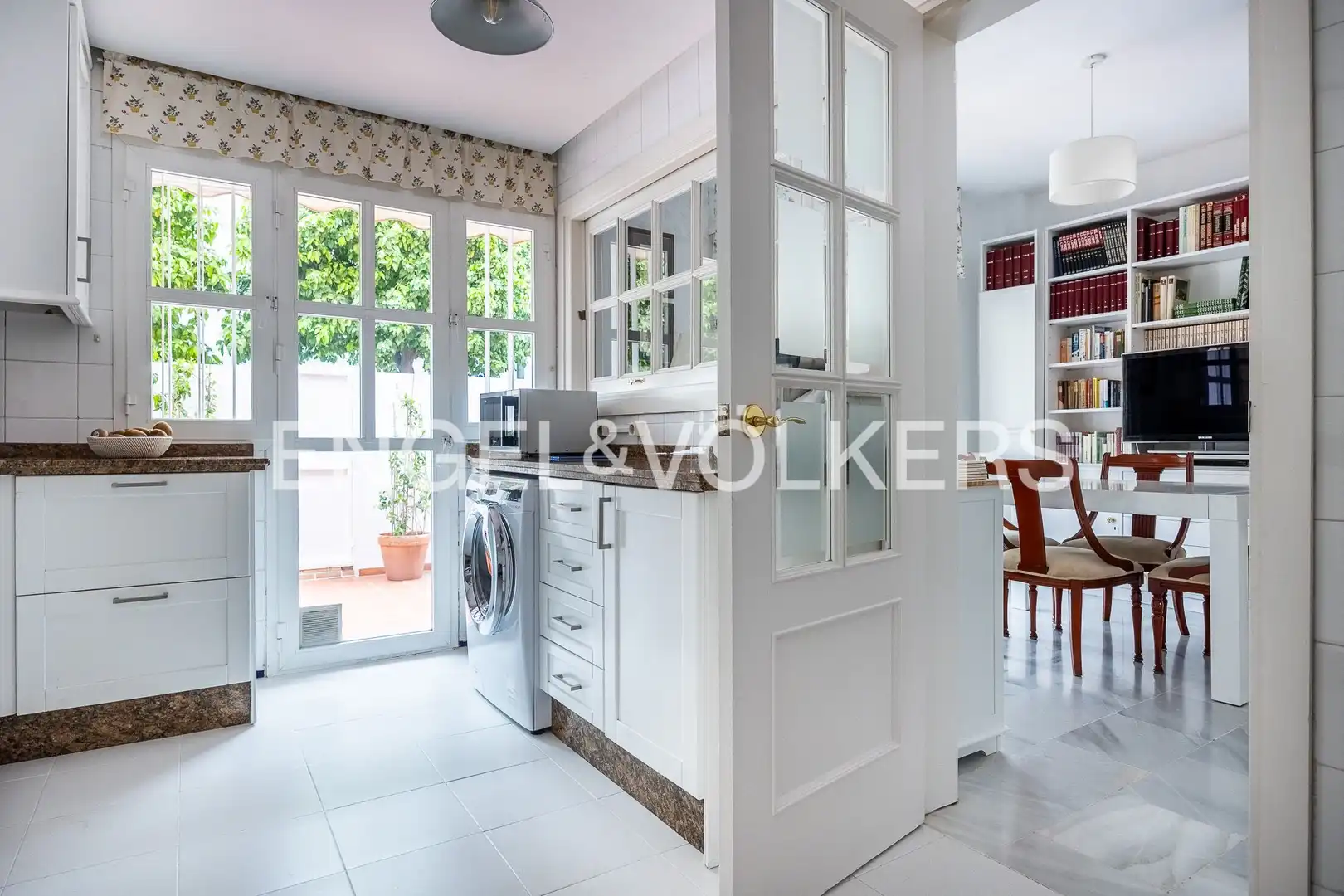 Kitchen of Houses for sale in Sevilla  with Air Conditioner, Heating and Private garden