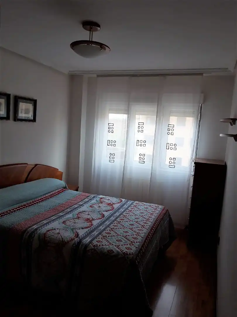 Habitación de Piso en venta en Gijón  con Calefacción, Parquet y Trastero