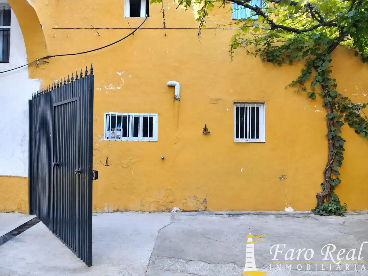 Bajo en venta en Centro - Calzada - Cabo Noval