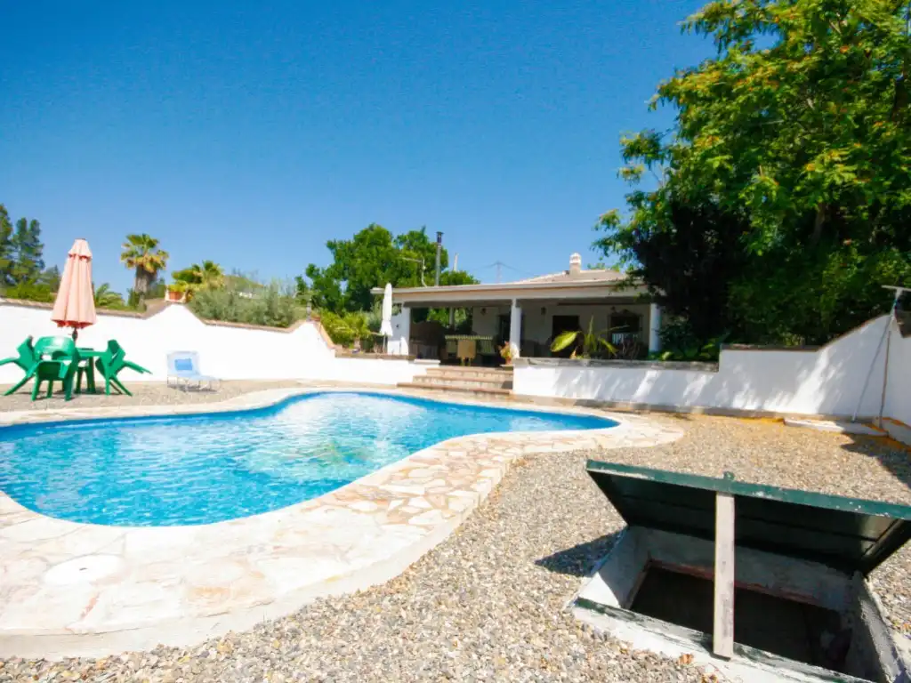 Piscina de Finca rústica de alquiler en Coín