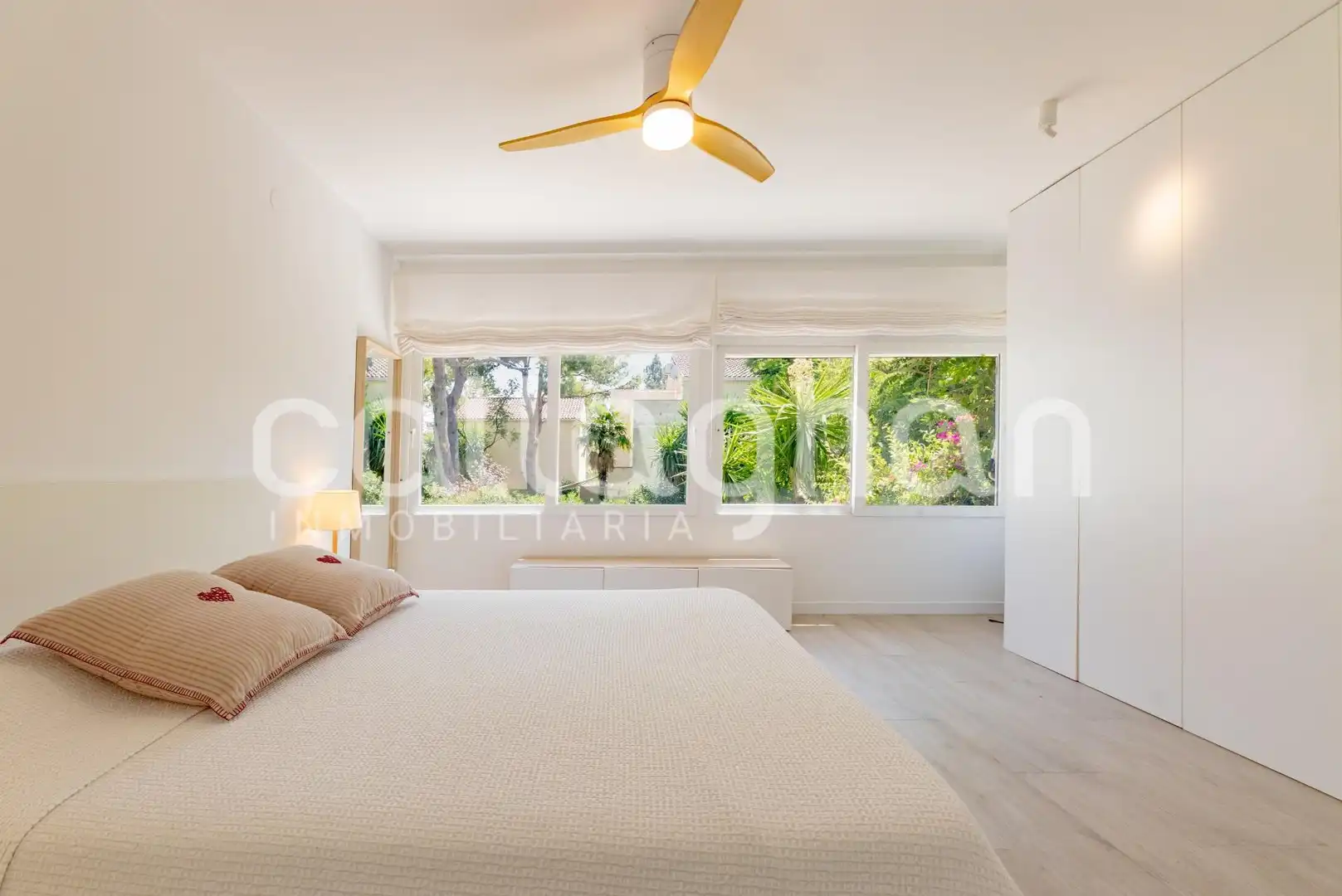 Habitación de Casa adosada en venta en Godella con Aire acondicionado, Calefacción y Jardín privado