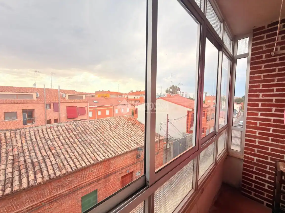 Vista exterior de Pis en venda en Laguna de Duero amb Calefacció, Parquet i Terrassa